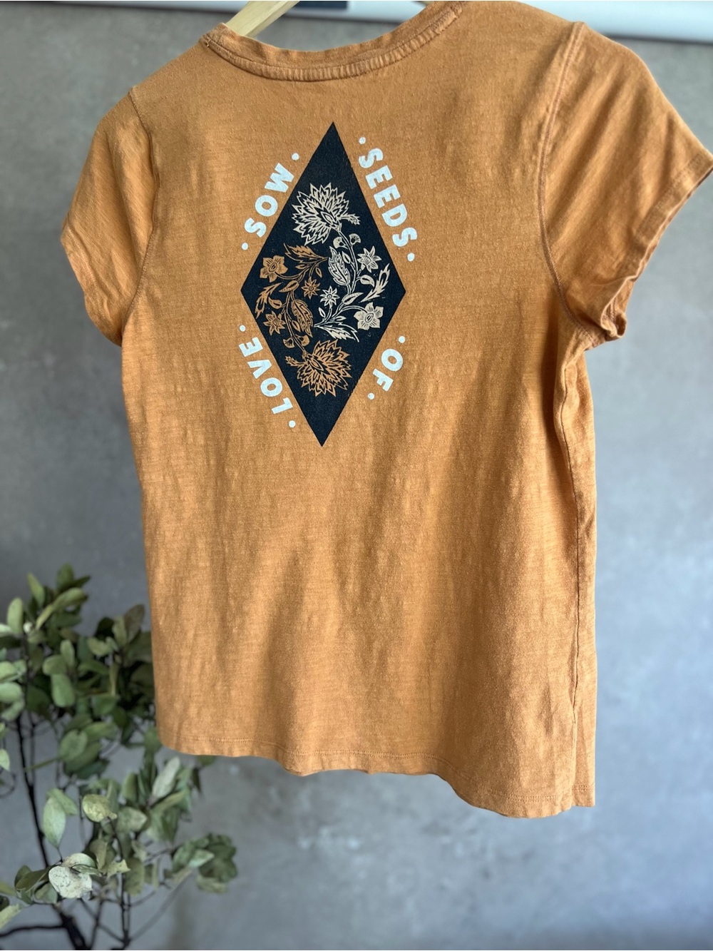 Women’s MEDIUM Short-Sleeve Graphic Tee in Mustard - 100% Cotton